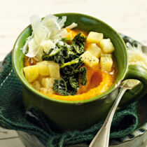 Grünkohl mit Hokkaidokürbis-Püree und Pecorino Grünkohl mit Hokkaidokürbis-Püree und Pecorino