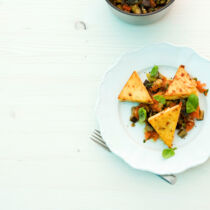 Polentaplätzchen mit Auberginenragout Polentaplätzchen mit Auberginenragout