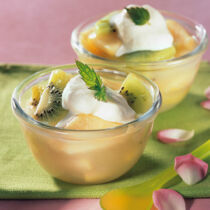 Kiwi-Apfel-Kompott mit Vanillesahne Kiwi-Apfel-Kompott mit Vanillesahne