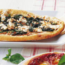 Pizza mit Spinat und Ricotta