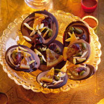 Schokoladentaler mit Nüssen und Früchten