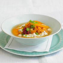 Rote-Linsen-Suppe mit Kreuzkümmeljoghurt Rote-Linsen-Suppe mit Kreuzkümmeljoghurt