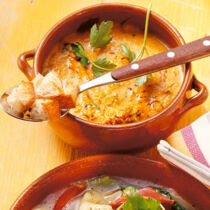 Mandelsuppe mit Oliven und Safran