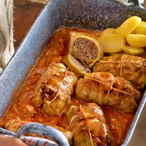 Kohlrouladen mit Hack-Sauerkraut-Füllung Kohlrouladen mit Hack-Sauerkraut-Füllung