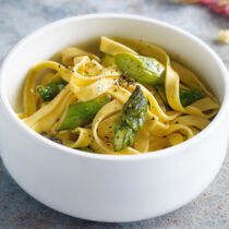 Zitronennudeln mit grünem Spargel Zitronennudeln mit grünem Spargel