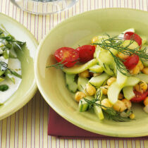 Gurke mit Kichererbsen