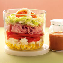 Schichtsalat mit Schafkäse und Putenbrust Schichtsalat mit Schafkäse und Putenbrust