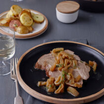 Schweinebraten mit Bratkartoffeln und Fenchelgemüse