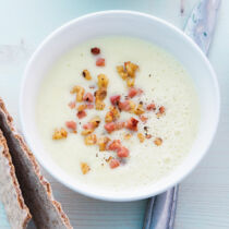 Spitzkohlsuppe mit Meerrettich