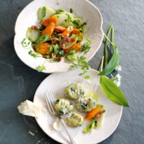 Bärlauchgnocchi mit Kohlrabi-Möhren-Gemüse