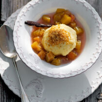 Topfenknödel mit Rhabarberkompott
