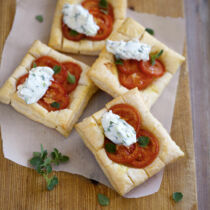 Tomatenschnitten mit Rucolacreme