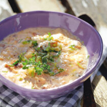 Lauch-Käse-Suppe mit Brot