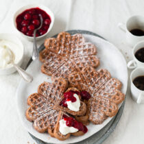 Sacherwaffeln mit Kirschen