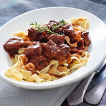 Ochsenschwanzragout mit Schokolade