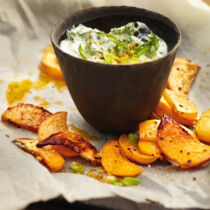 Steckrüben-Wedges mit Spinatjoghurt Steckrüben-Wedges mit Spinatjoghurt