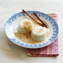 Joghurt-Türmchen mit Zimtschaum