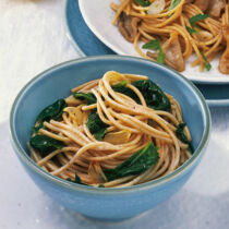 Vollkornspaghetti mit Joghurt-Spinat Vollkornspaghetti mit Joghurt-Spinat