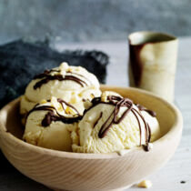 Erdnusseis mit Schokolade