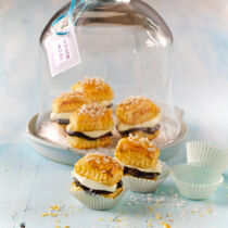 Blätterteigschnitten mit Pflaumensahne Blätterteigschnitten mit Pflaumensahne