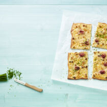 Zwiebelkuchen mit Weintrauben Zwiebelkuchen mit Weintrauben