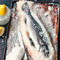 Loup de mer en croûte de sel - Wolfsbarsch in der Salzkruste