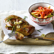 Seitan-Steaks mit Tomatensauce