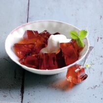 Für feine Desserts wie hier am besten losen Früchtetee kaufen - darin steckt deutlich mehr Aroma als in den praktischen Beuteln. in Würfelform Für feine Desserts wie hier am besten losen Früchtetee kaufen - darin steckt deutlich mehr Aroma als in den praktischen Beuteln. in Würfelform