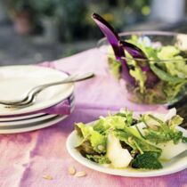 Blattsalat mit Melone und Kräutern