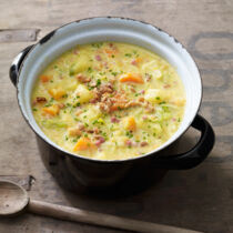 Kartoffelsuppe mit Schinkenwürfeln