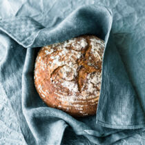 Roggen-Krustenbrot mit Honig
