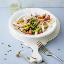 Farbiger Käse-Wurst-Salat Farbiger Käse-Wurst-Salat