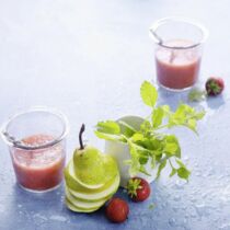 Red-Ribbon-Smoothie mit Zitronenmelisse Red-Ribbon-Smoothie mit Zitronenmelisse