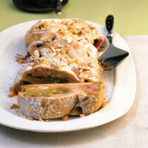 Rhabarber-Mandel-Zopf Rhabarber-Mandel-Zopf