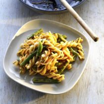 Nudelsalat mit Café-De-Paris-Crème