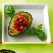 Avocado mit Tomatentatar Avocado mit Tomatentatar