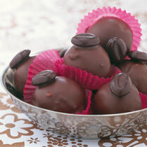 Marzipan-Nuss-Kugeln Marzipan-Nuss-Kugeln