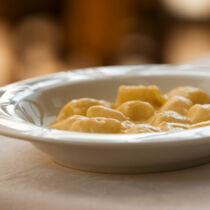 Kartoffelgnocchi mit Käsesauce