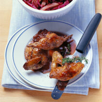 Wachtel mit Rotkohlsalat und Quittenvinaigrette