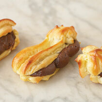 Eclairs mit Schoko-Kaffee-Creme Eclairs mit Schoko-Kaffee-Creme