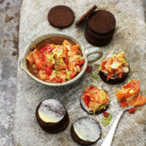 Räucherlachs-Salat mit Honig-Dill-Dressing