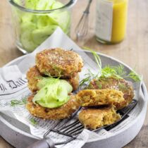 Quinoa-Bratlinge mit Gurkensalat