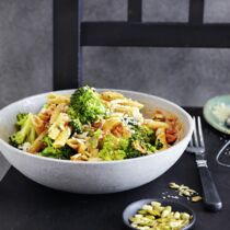 Brokkoli-Penne mit Drei-Kerne-Pesto
