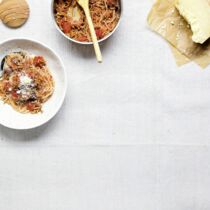 Fenchel-Bolognese mit Spaghetti