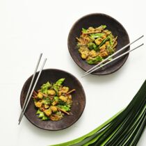 Hähnchen mit Pandanusblättern Hähnchen mit Pandanusblättern