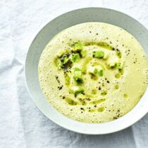 Maissuppe mit Korianderöl