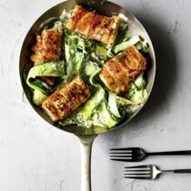 Kabeljau im Speckmantel mit lauwarmem Gurkensalat