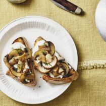 Bruschetta mit Ricotta und Pilzen