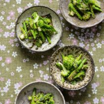 Grünes Gemüse mit Sesam »Goma-Ae«