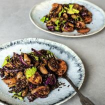 Quinoa mit gerösteten Möhren, Koriander und Mandeln
